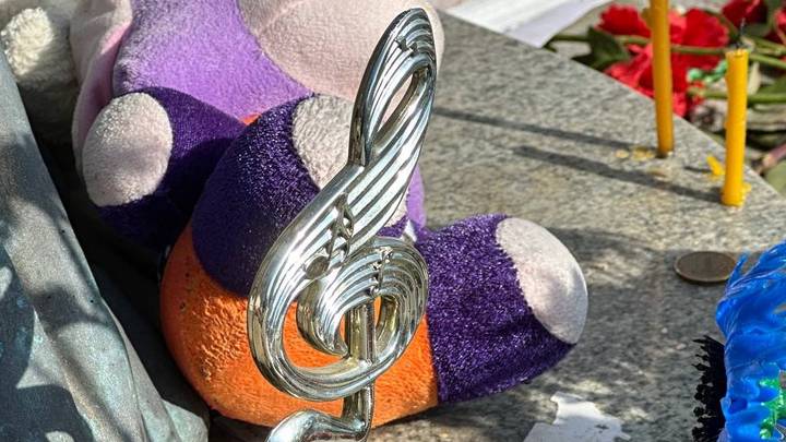 Могила Жанны Фриске / Фото: Вечерняя Москва Могила Жанны Фриске / Фото: Вечерняя Москва