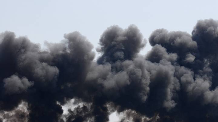 Shot: Несколько взрывов прогремели над городом Орел Shot: Несколько взрывов прогремели над городом Орел