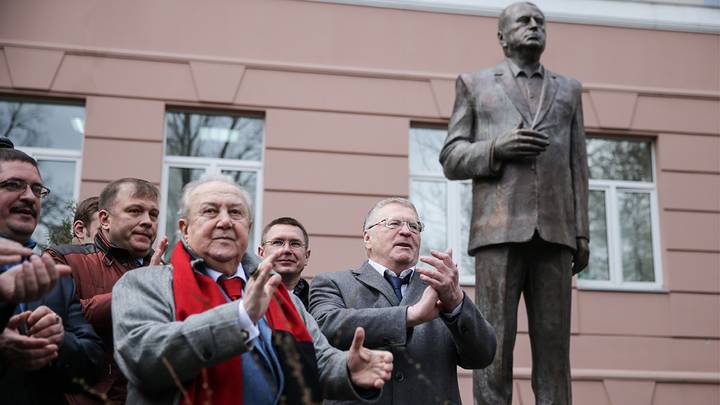 Скульптура Владимира Жириновского / Фото: ТАСС