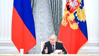 Путин призвал усилить контроль за оборотом наличных в России