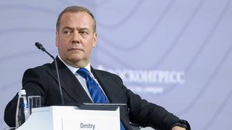 «Болваны вроде Микрона»: Медведев высказался о поставках Киеву самолетов Rafale