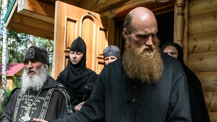 Андрей Кузнецов (справа)