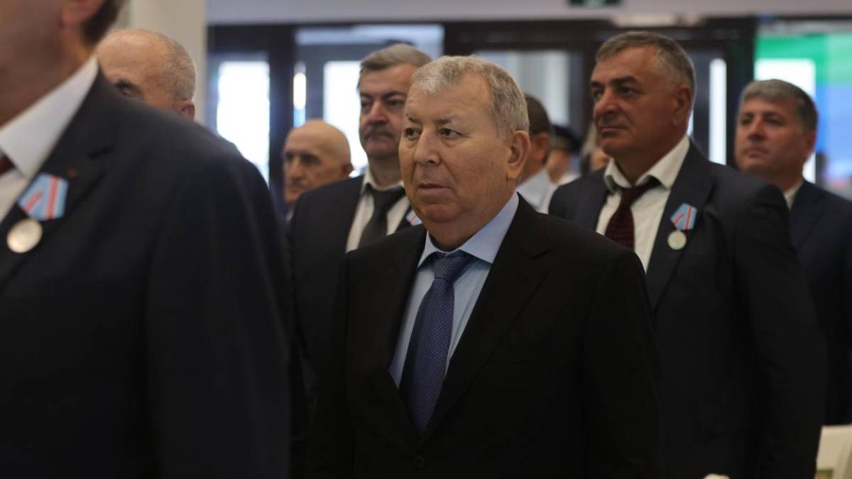 Обыскали всех родственников: за что задержали госсекретаря Дагестана Магомедова