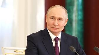 Путин получил корзину с выпечкой из люберецкой пекарни «Машенька»