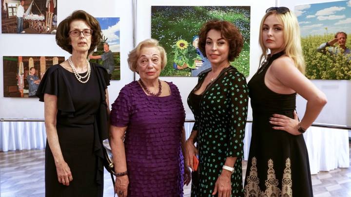 Велта Калнберзин, Людмила Задорнова, Елена Бомбина и Елена Задорнова (слева направо) на вечере памяти сатирика Михаила Задорнова в Доме Москвы, 2018 год