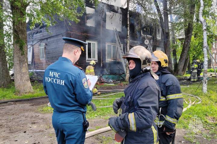 Два человека погибли при взрыве газа в жилом доме в Архангельске