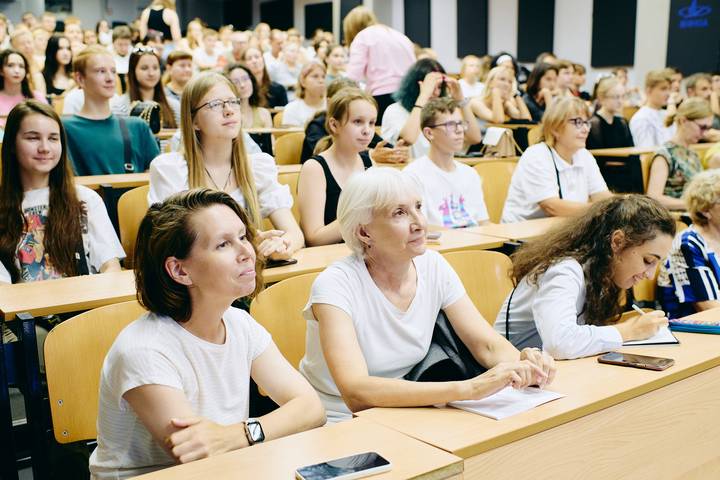 Сергунина рассказала о программах обучения волонтеров в Москве