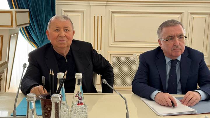 Магомед-Султан Магомедов (слева) / Фото: Telegram / Магомед-Султан Магомедов Магомед-Султан Магомедов (слева) / Фото: Telegram / Магомед-Султан Магомедов