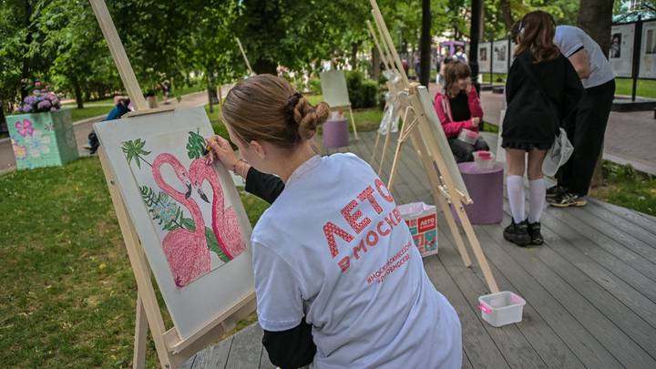 На Страстном бульваре появятся украшенные авторской мозаикой скамейки