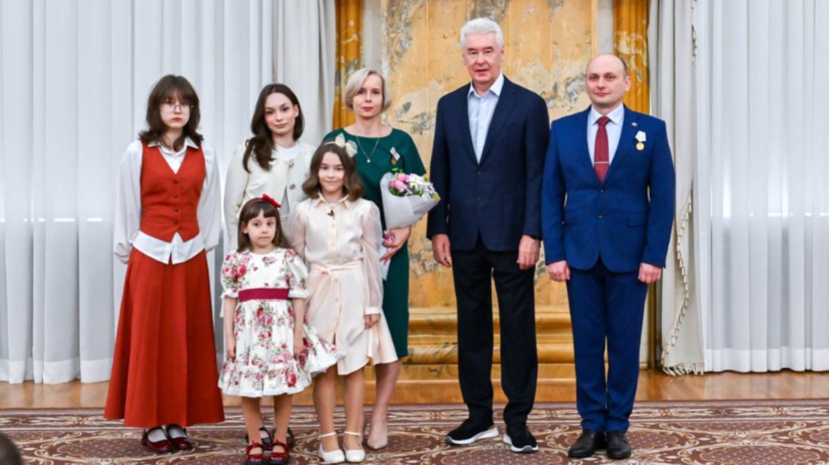 Собянин вручил многодетным семьям столицы государственные награды
