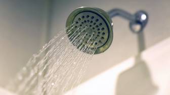 Тюменка обварилась и лишилась пальцев, задев кран в ванной