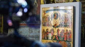 Можно ли выбрасывать иконы, как правильно это делать: советы священника