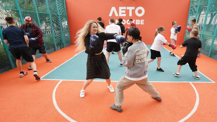 Петровский бульвар приглашает на мастер-классы по боксу и баскетболу в рамках «Лета в Москве»