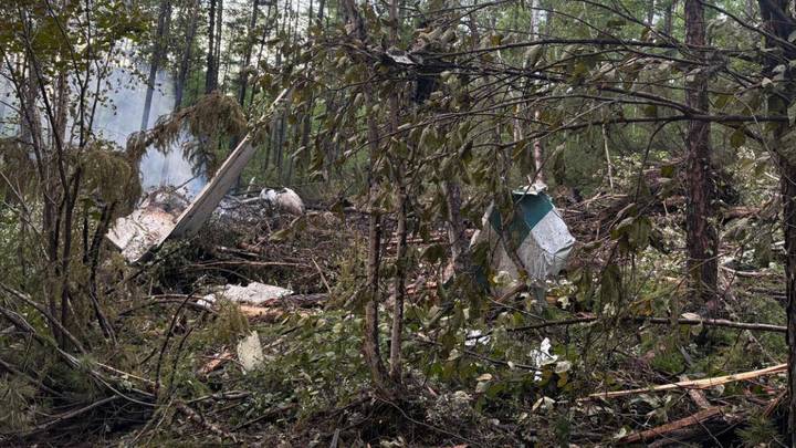 Появились кадры с места крушения самолета Ан-24 в Амурской области