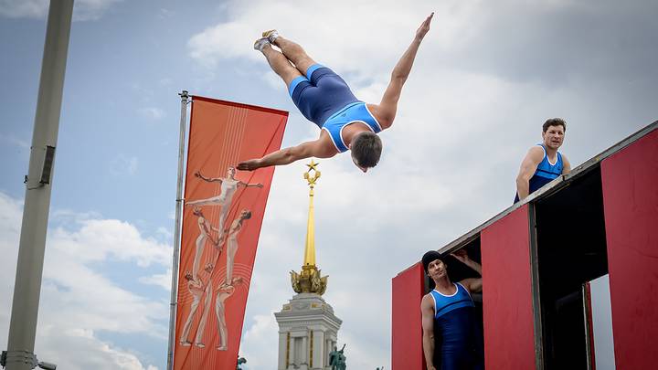 Международный фестиваль воздушных гимнастов «Трапеция» на ВДНХ / Фото: Дмитрий Дубинский / Вечерняя Москва