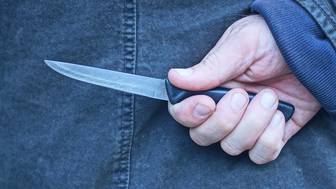 Мужчина убил подростка и ранил еще двух человек в центре Осаки