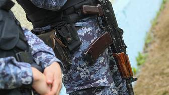 «Есть доказательства?»: пьяного мужчину задержали за дебош на юге Москвы