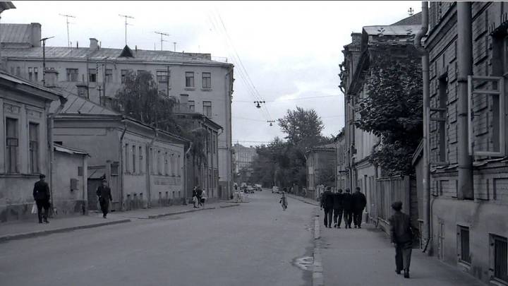 Вид на улицу Бурденко в Хамовниках, где начиналась жизнь будущего актера, поэта Михаила Мамаева