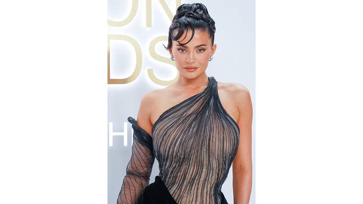 У кого из звезд незаметная пластика лица и тела? Кто из звезд делал пластические операции?