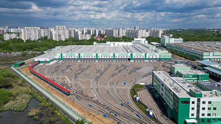 Электродепо «Южное» включает 46 зданий, обеспеченных самым современным технологическим оборудованием. Здесь обслуживают поезда Замоскворецкой линии