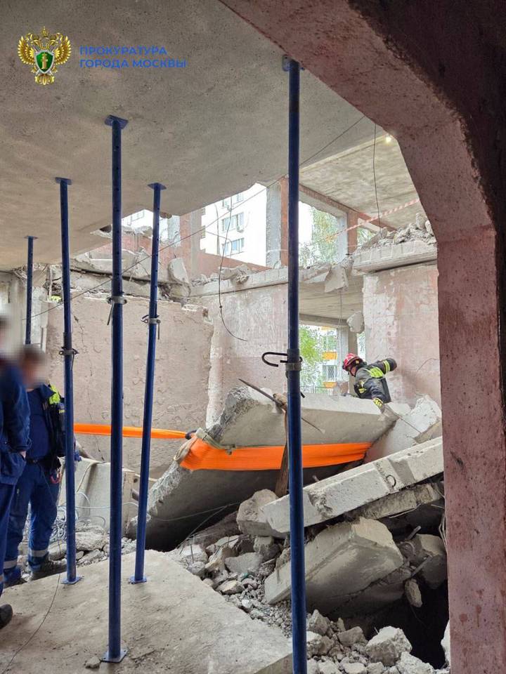 Прокуратура показала кадры с места обвала конструкций в московской школе