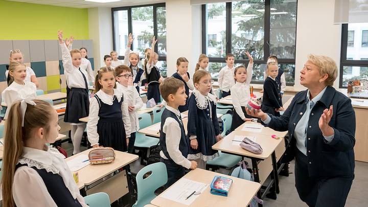 Наставник дней моих суровых: нужна ли в России реформа института классных руководителей