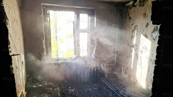 Шесть взрослых и 12 детей пострадали при пожаре в подъезде в Новочебоксарске