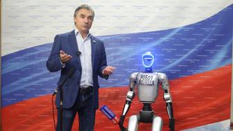 Володя депутату друг: как робот родом из Китая стал помощником парламентариев