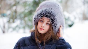 Трихолог Темирян предупредила об опасности хождения без головных уборов зимой