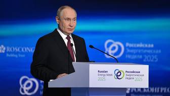 Путин выступил на пленарном заседании Российской энергетической недели