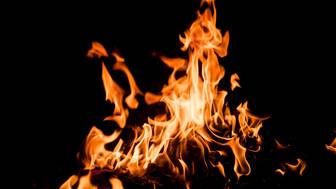 112: Семь машин и два мотоцикла уничтожены в результате поджога в Москве