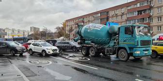 Бетономешалка и три легковушки врезались на внешней стороне ТТК в Москве