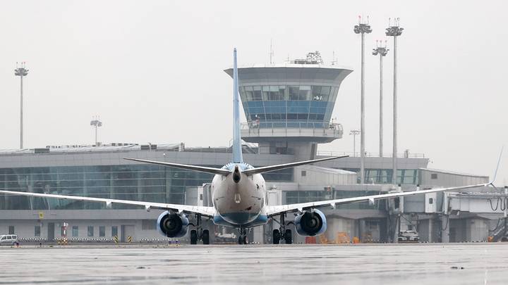 Temporary airspace restrictions cause delays and reroutes at Moscow airports