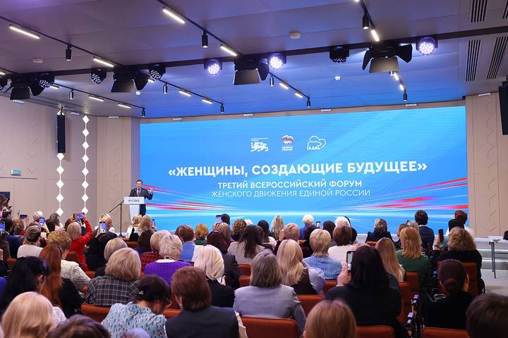 «Единая Россия» активно вовлекает женщин в законотворчество и предпринимательство