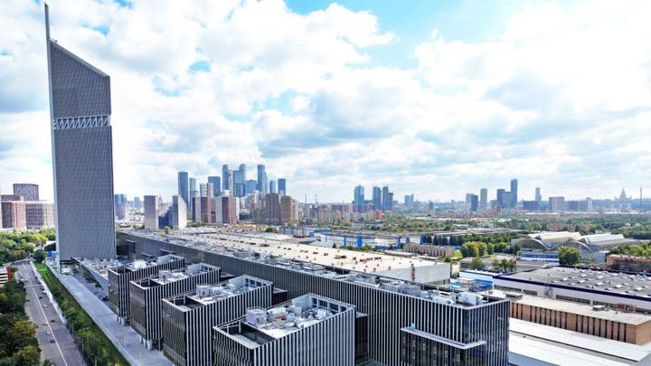 Вид на НКЦ. Современный облик российской столицы создавался при активном участии холдинга «Мосинжпроект»