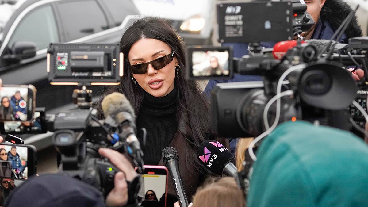 Блогерша Самойлова подала иск об ограничении в родительских правах Джигана