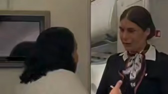 Женщина с сигаретой устроила скандал в самолете рейса Москва — Сухум