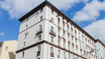 Завершается капитальный ремонт дома в неоклассическом стиле в районе Тверской 