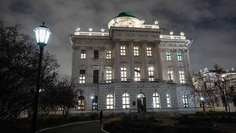 Автомобильное движение перекрыли на Боровицкой площади и Тверской улице