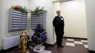 Как украсить подъезд к Новому году