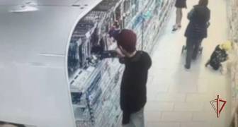 Двоих москвичей задержали за кражу продуктов из магазина