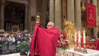 Сосуд с кровью Христа впервые доставили в Рим