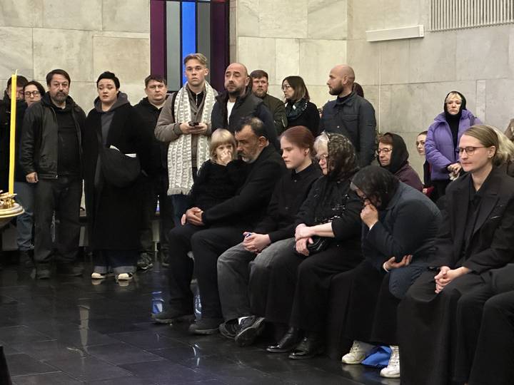 Появились кадры из зала, где прощаются с актером Поповым