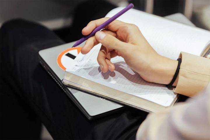 Горожане узнают больше об ИИ и дизайне на лекциях академии «Молодежь Москвы»