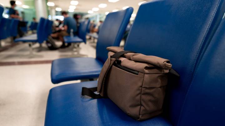 Обнаружив брошенную сумку, не прикасайтесь к ней