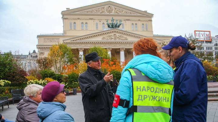Дружинница Татьяна Ярошенко и сотрудница «Московской безопасности» Анна Большакова на рейде