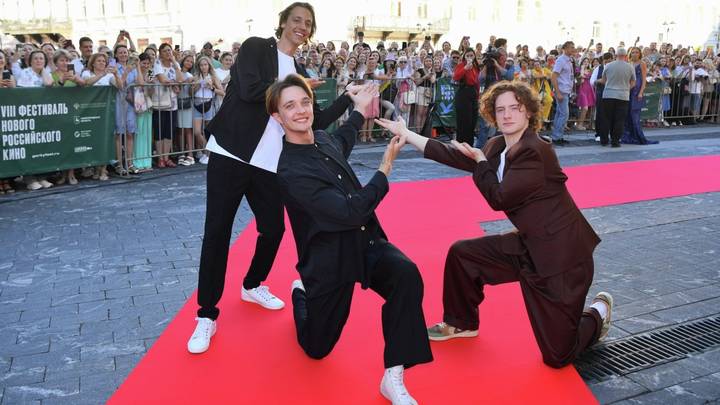 Актеры Алексей Лукин, Иван Трушин и Илья Виногорский (слева направо) на церемонии открытия VIII фестиваля нового российского кино «Горький fest» в Нижнем Новгороде