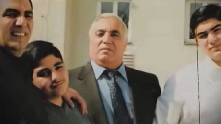 Аслан Усоян (Дед Хасан) — посередине