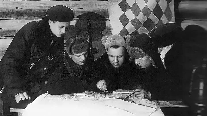 Члены партизанского отряда Дмитрий Каверзнев, Вадим Бабакин, Николай Шивалин и Виктор Карасев