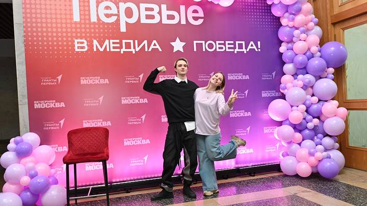 Актер Иван Трушин с гостями / Фото: Александр Кочубей / Вечерняя Москва